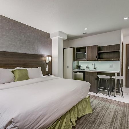 Est Hotel Торонто Экстерьер фото