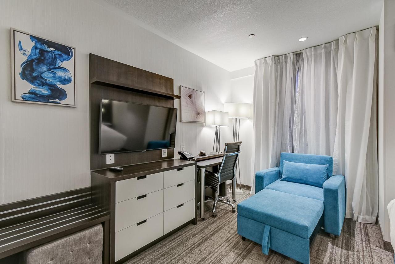 Est Hotel Торонто Экстерьер фото