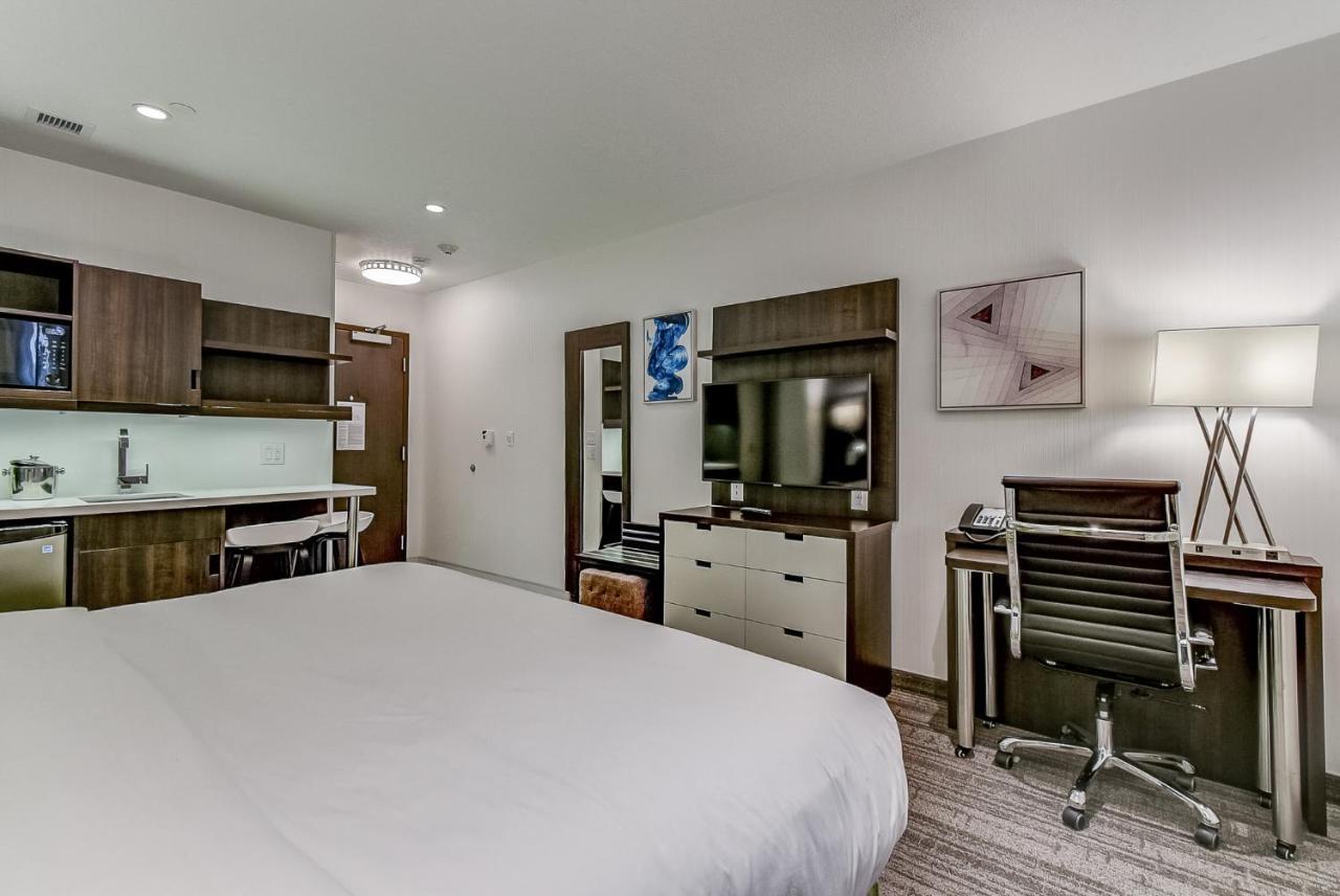 Est Hotel Торонто Экстерьер фото