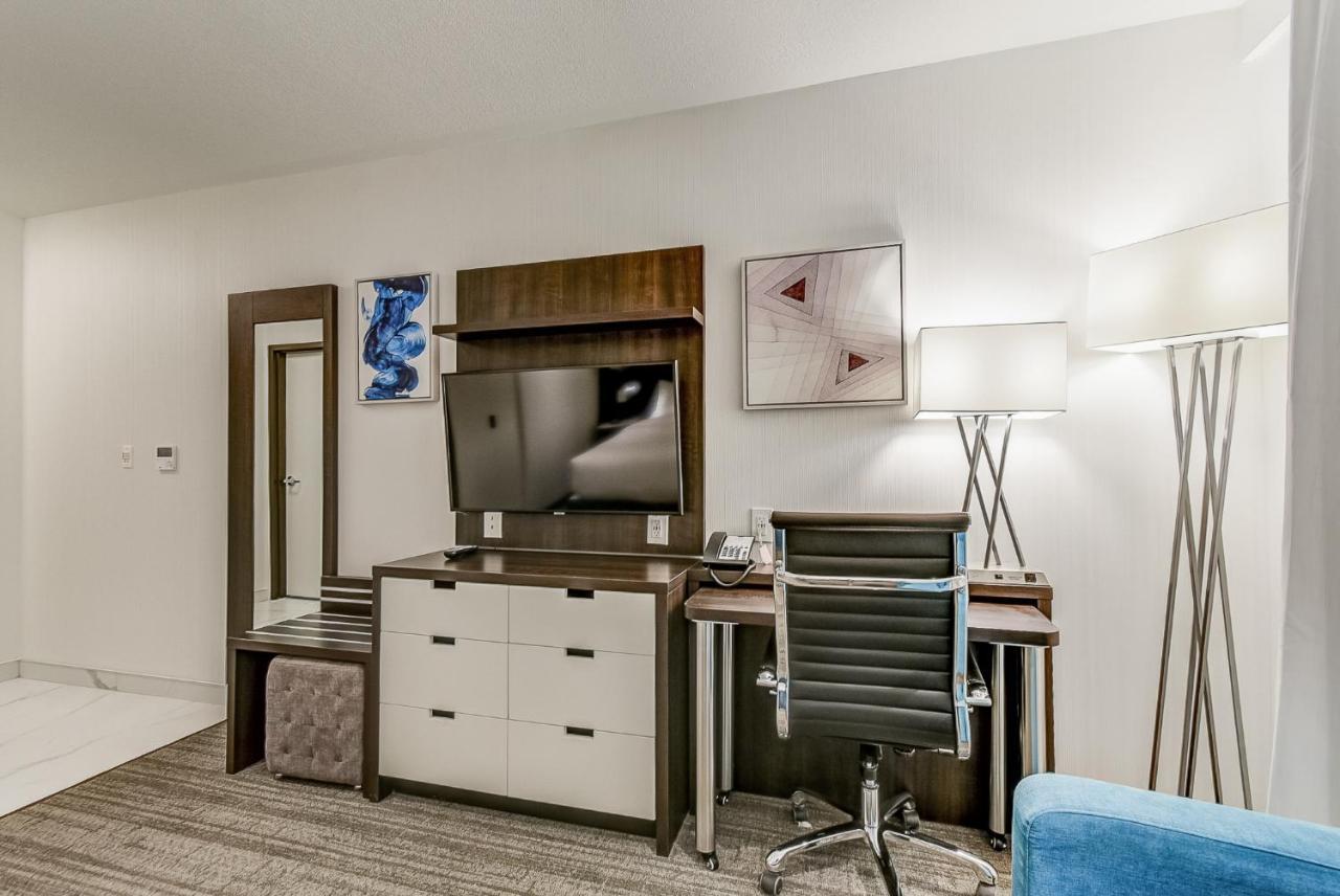 Est Hotel Торонто Экстерьер фото